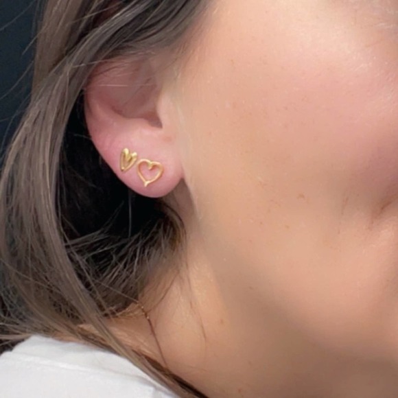 Gold Simple Heart Tiny Stud Earrings - Picture 4 of 7
